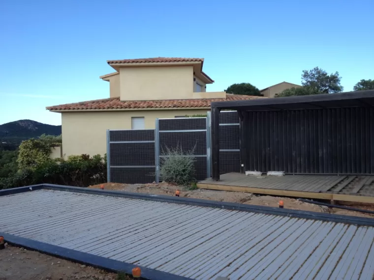 Installer une clôture anti bruit dans un lotissement, Ventiseri, MARE E MACHJA